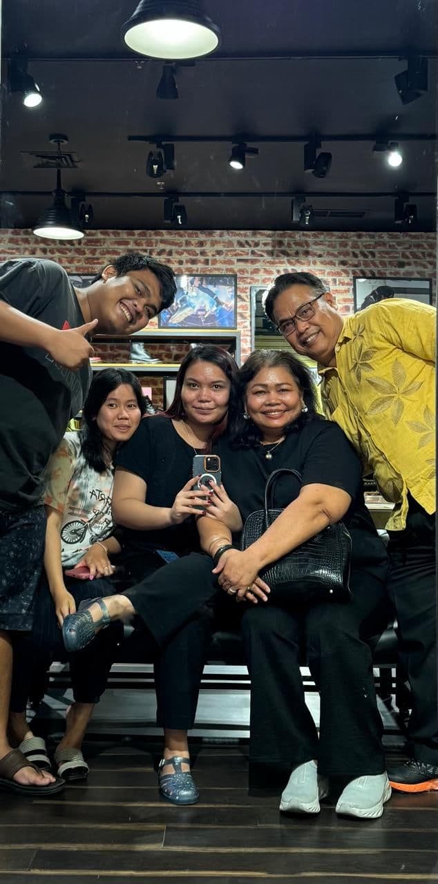 Kristi Wilson Sinurat bersama istri dan anak-anak
