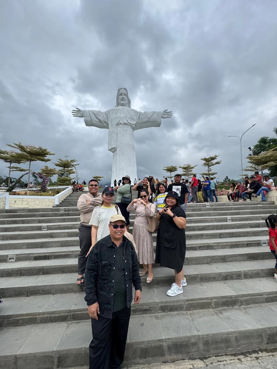 Waktu bersama di kaki patung Yesus